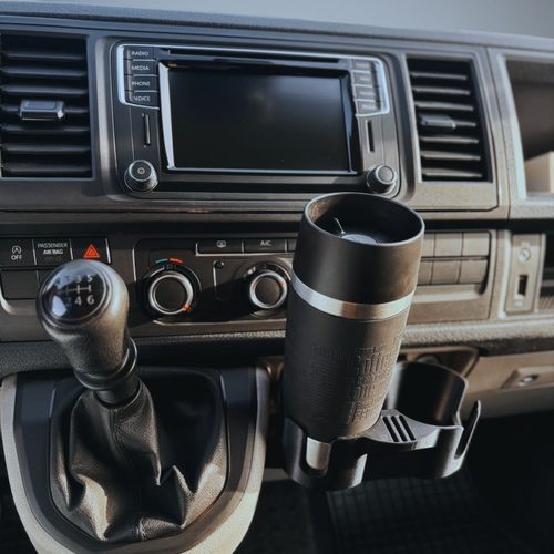 Getränkehalter VW T6 2015–2024 – Passgenau fürs Ablagefach neben dem Schalthebel, schwarz.