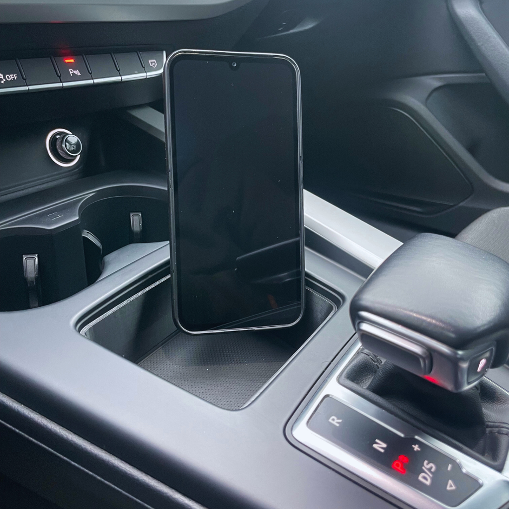 Handyhalterung Audi A4/A5 B9 Facelift ab 2020 - Passgenau, MagSafe-kompatibel, OEM-Optik.