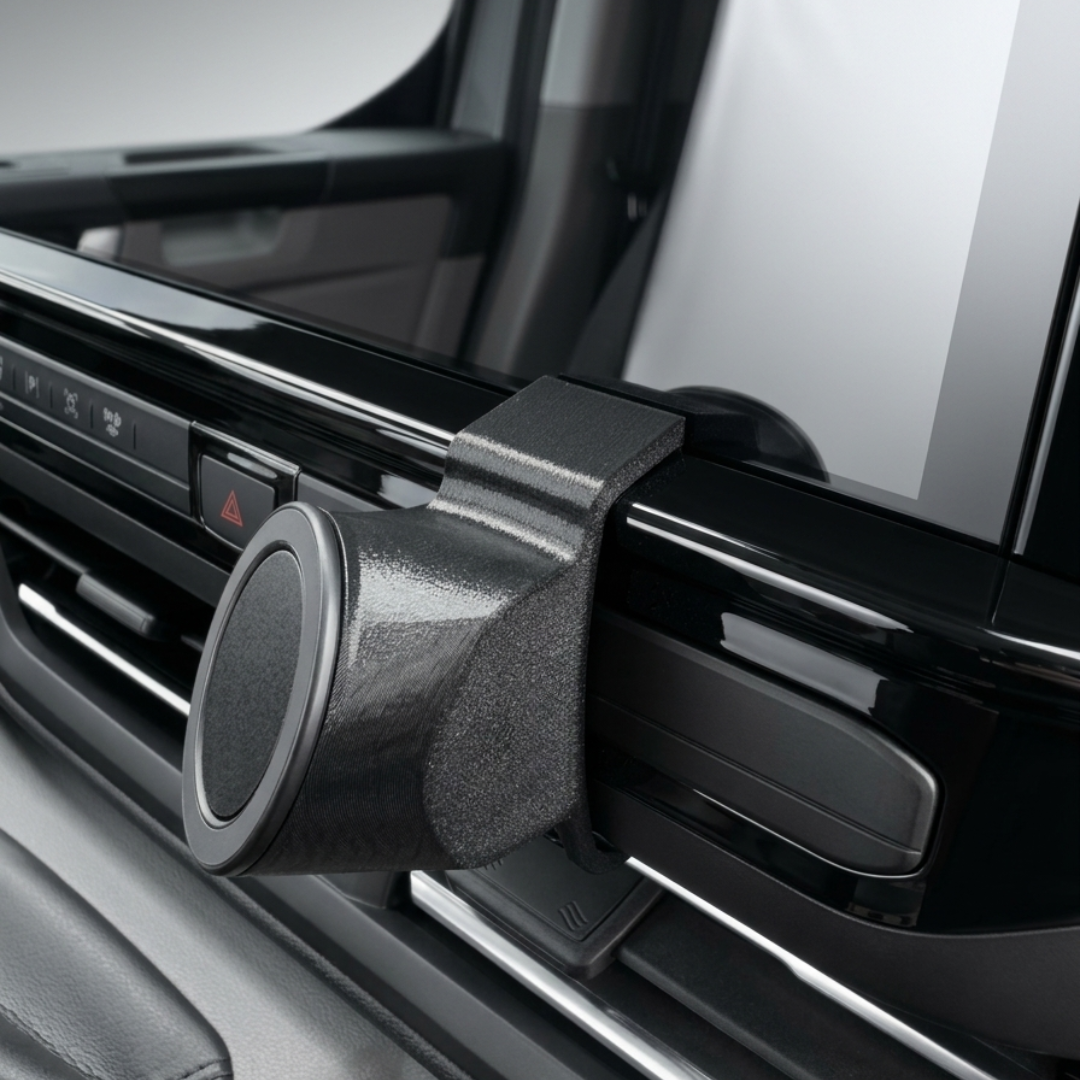 Handyhalterung Ford Transit & Tourneo Custom ab 2024 – Clip fürs 13"-Display, magnetisch & MagSafe-kompatibel.