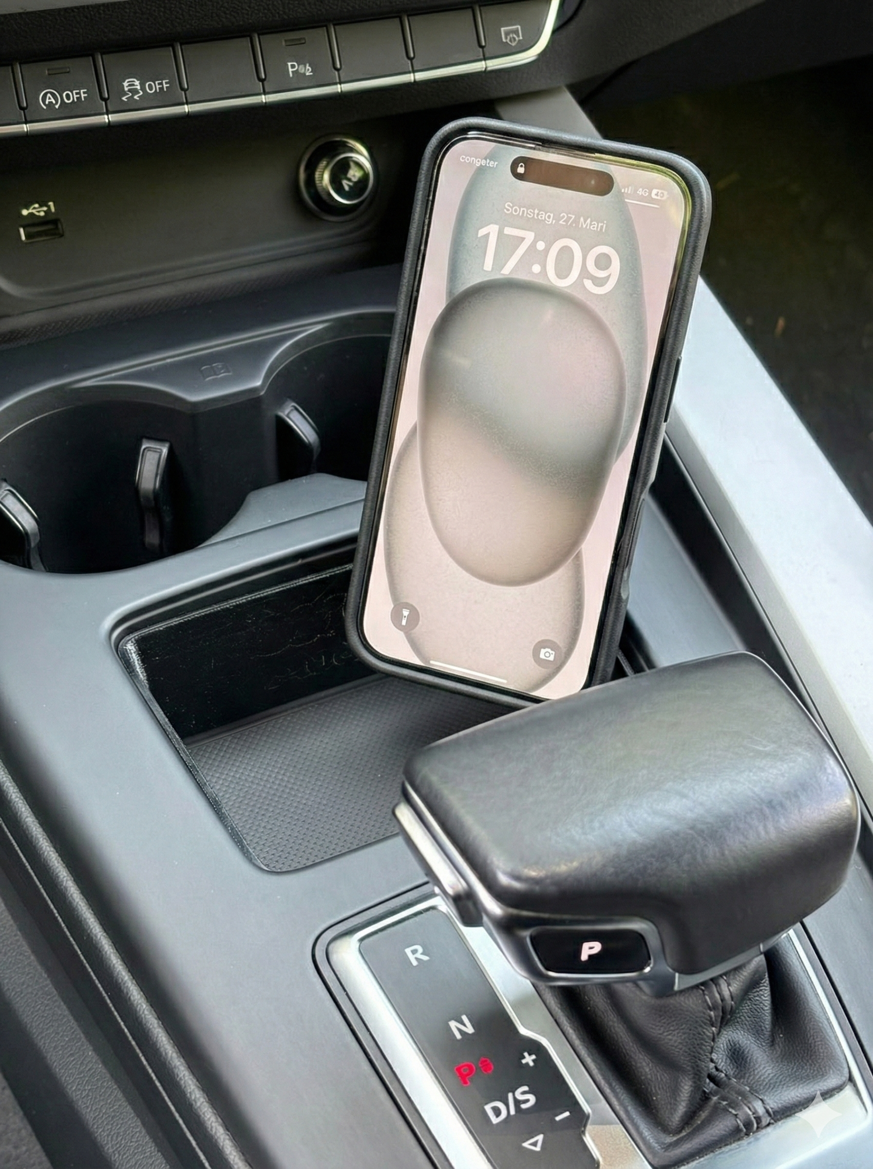 Handyhalterung Audi A4/A5 B9 Facelift ab 2020 - Passgenau, MagSafe-kompatibel, OEM-Optik.